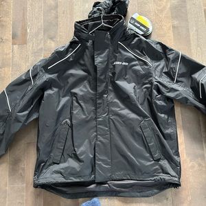 Mens CanAm rain/wer weather jacket.  New tags still on it. Retailed at $139.